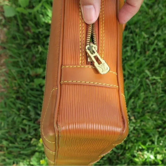 Vintage Louis Vuitton Porte Document Voyage Briefcase |Epi Leather LV Laptop Bag - Picture 5 of 13